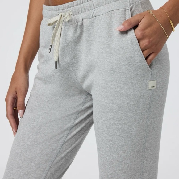 VUORI pale heather grey Performance Jogger
DreamKnit™ Joggers
NEW no tags XS - Picture 2 of 9